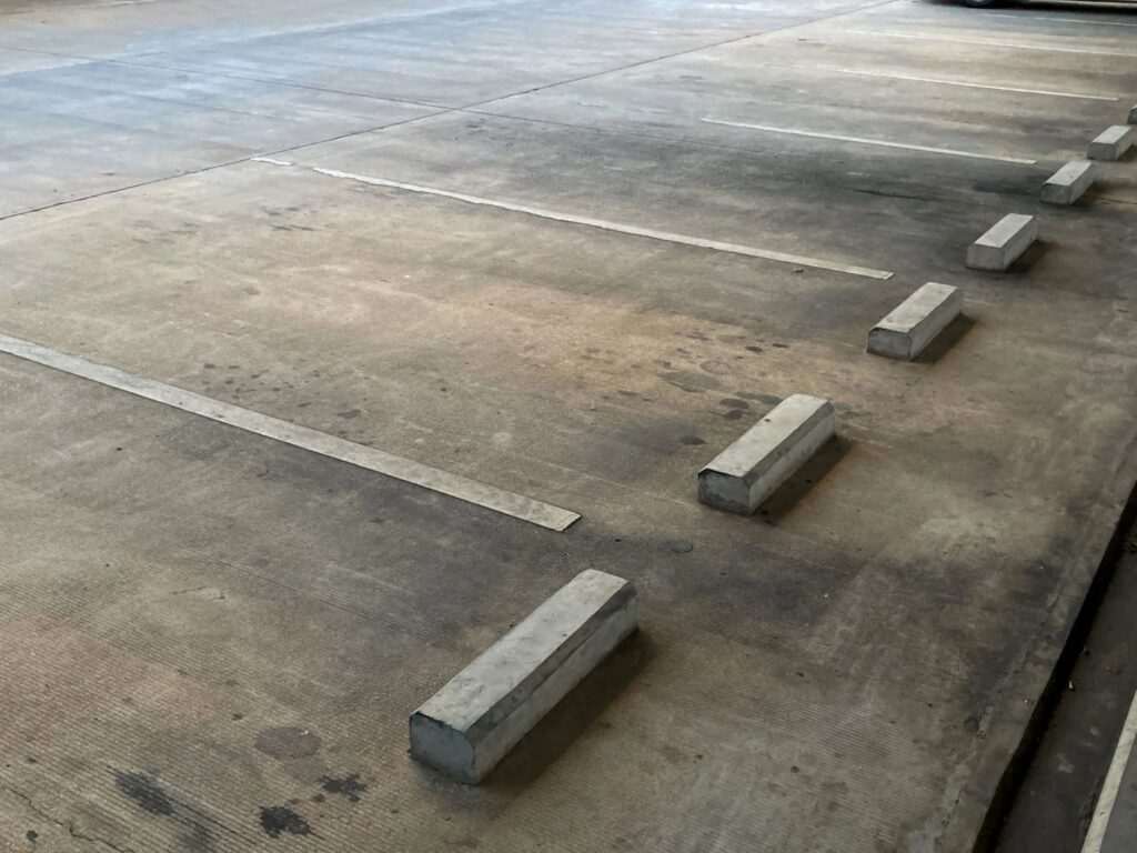 Parking lot without a long line of cars
